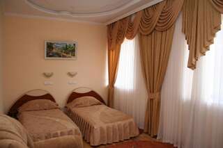 Гостиница Viktoria Hotel Симферополь Двухместный номер Делюкс с 2 отдельными кроватями-1